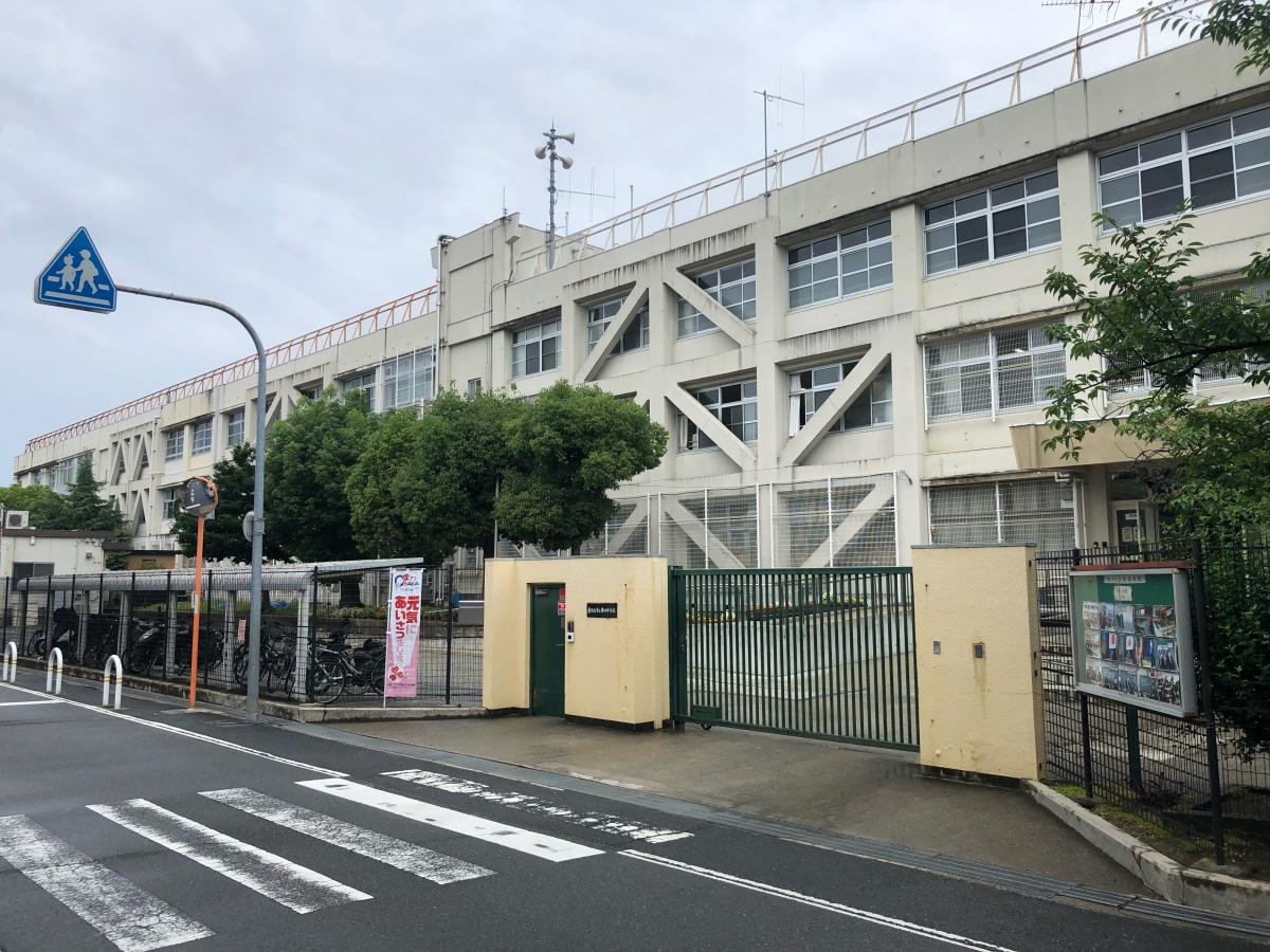 東大阪市立弥刀中学校の写真です。