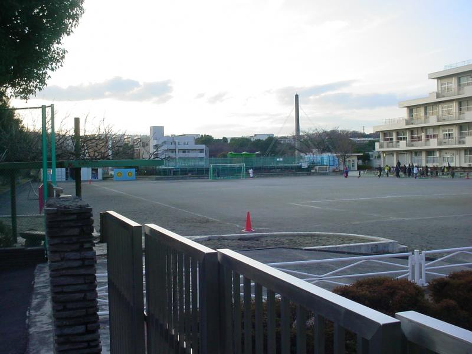 横浜 市立 嶮山 小学校