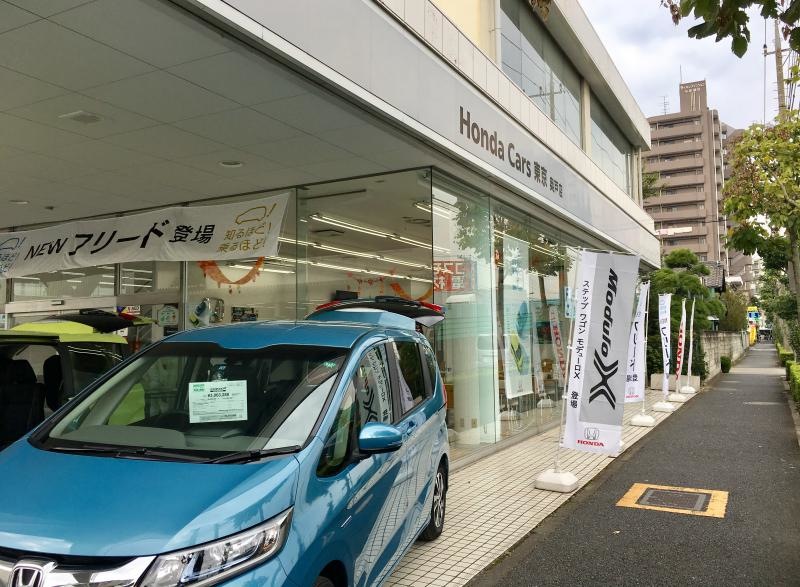 Honda　Cars東京奥戸店の西側からの店舗外観