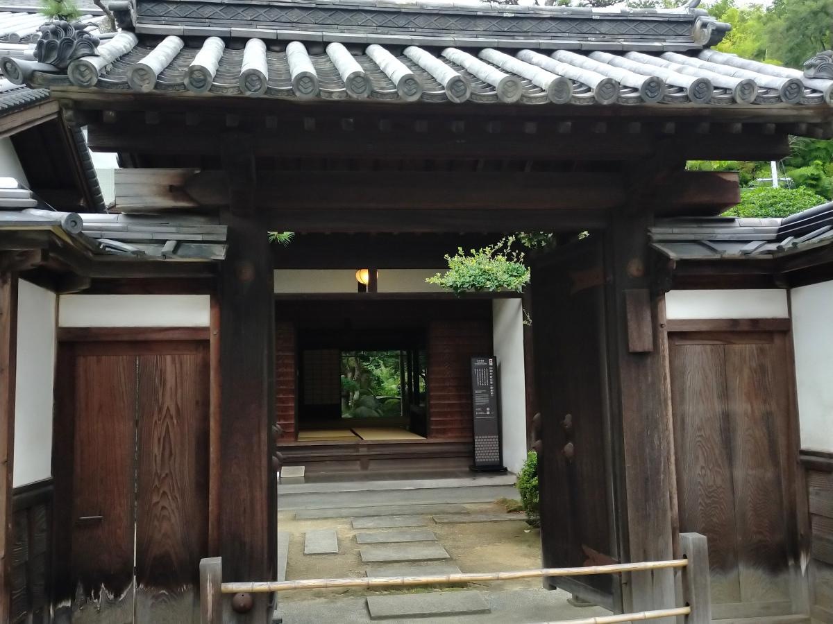 奥の庭園が…