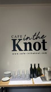 ＣａｆｅＩｎ　Ｔｈｅ　Ｋｎｏｔ