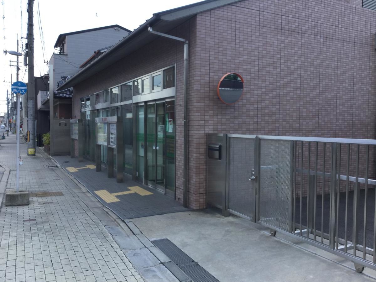 竹田街道に面しています。