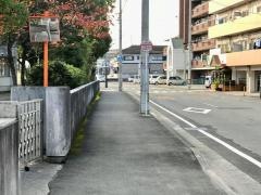 「鶴島小学校前」バス停留所