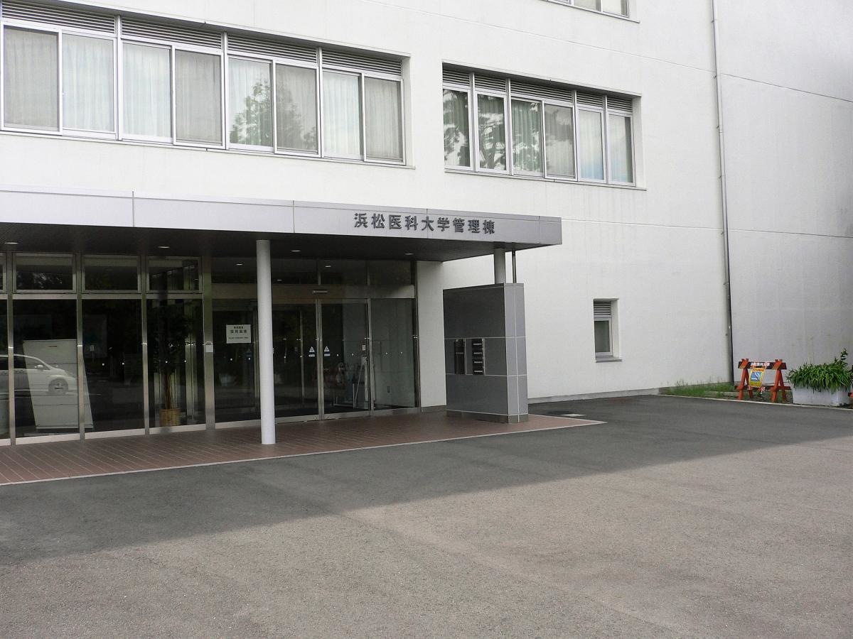 管理棟外観①