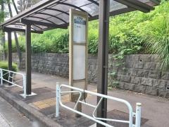 「都営住宅西」バス停留所