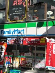 ファミリーマート　竹の塚駅前店
