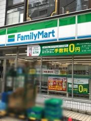 ファミリーマート　竹の塚駅前店
