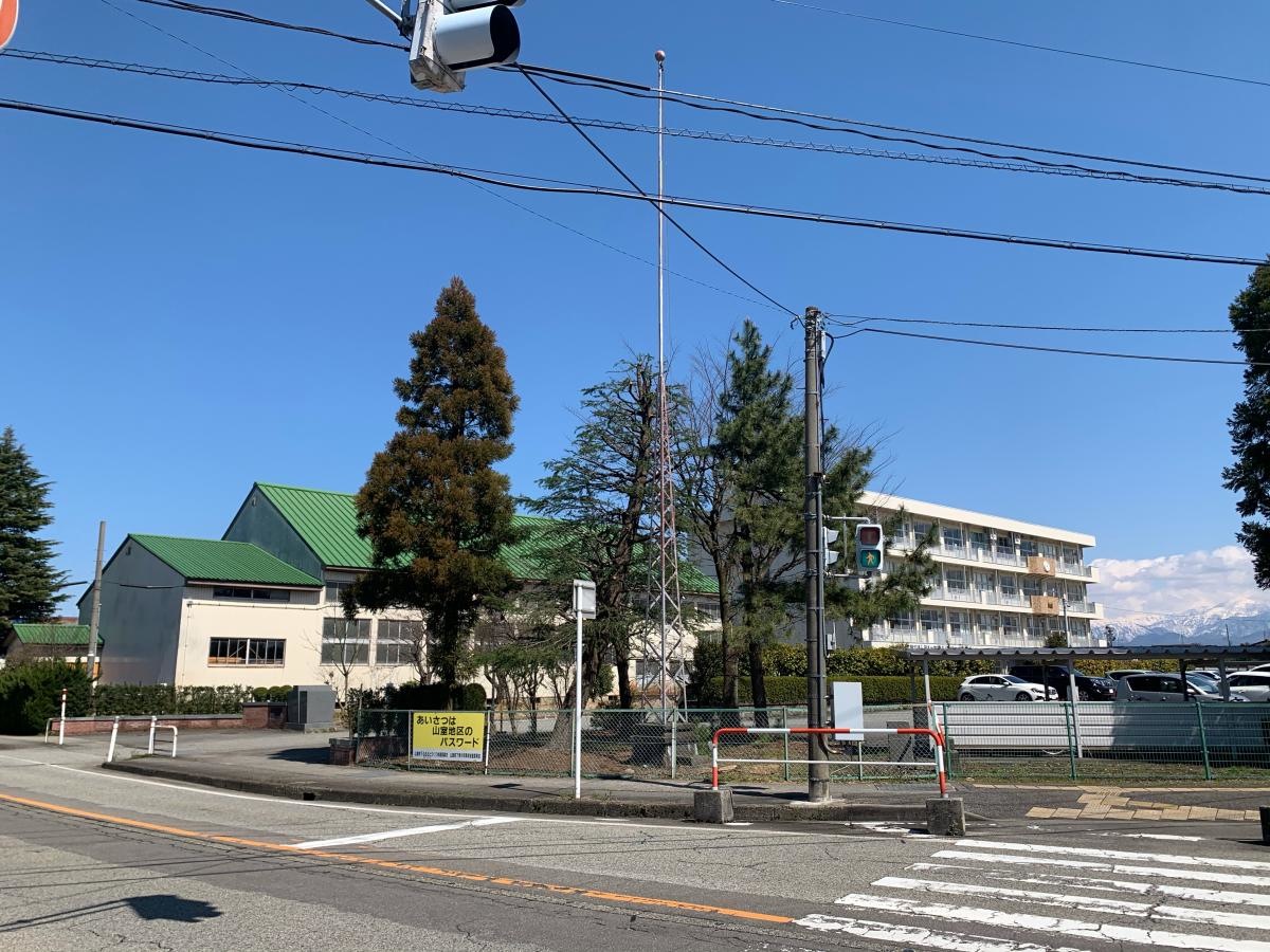 富山市山室　山室中学校