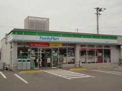 ファミリーマート　三津屋南店