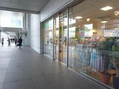 ファミリーマート　品川グランパサージュ店