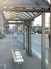 「金田陸橋西」バス停留所