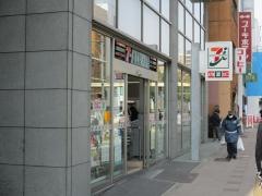 セブンイレブン　名古屋伏見駅北店