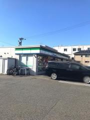 ファミリーマート　中あじま三丁目店