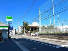 ファミリーマート　大芝二丁目店
