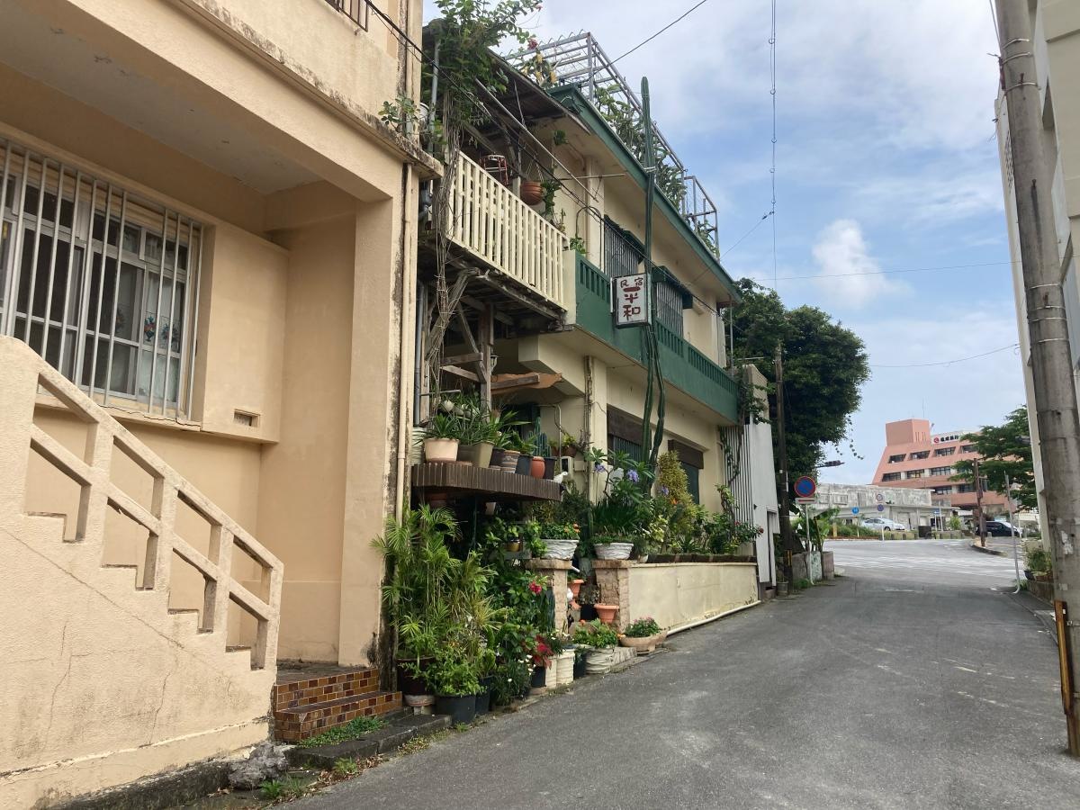 施設入り口側全景。
