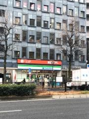 ファミリーマート　四谷三丁目交差点東店