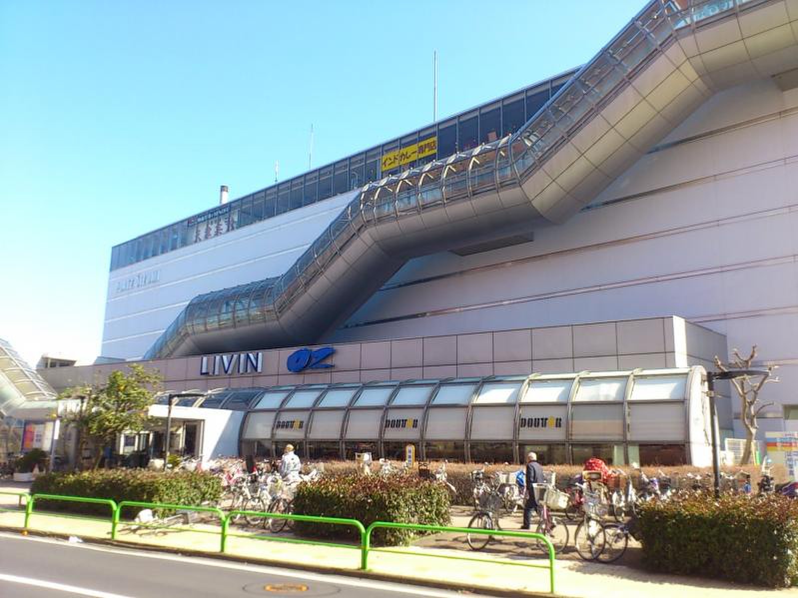リヴィンオズ 大泉 店