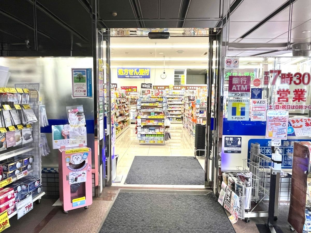 ウエルシア 千代田御茶ノ水店の店舗エントランス正面外観