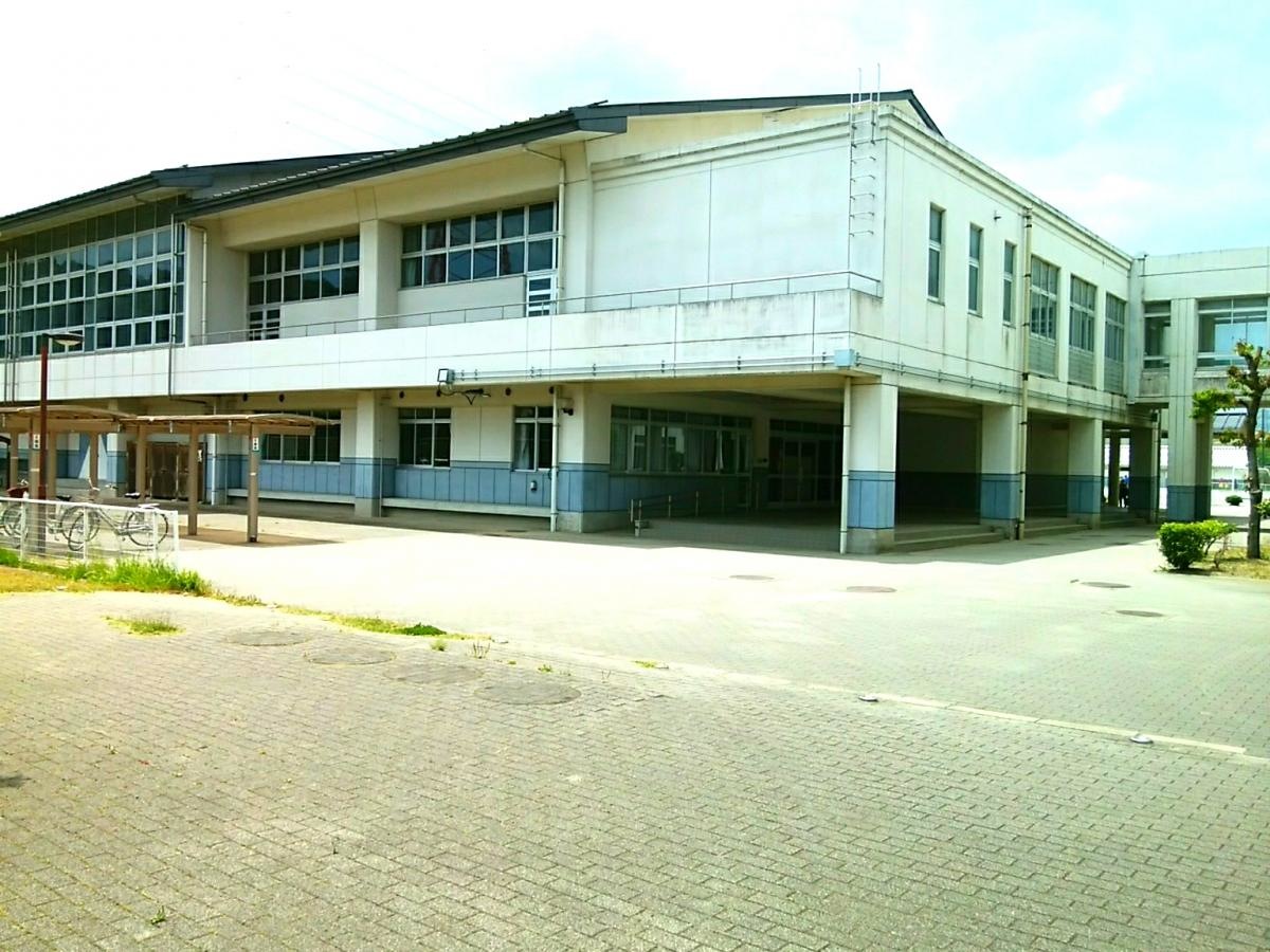 根郷中学校