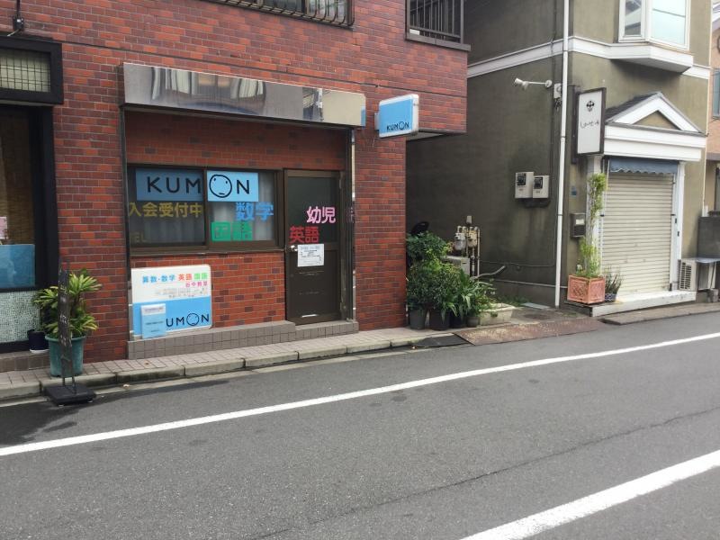 左から
