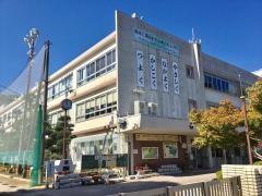 春日小学校