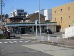 ファミリーマート　茶屋が坂駅前店