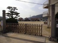 出部小学校