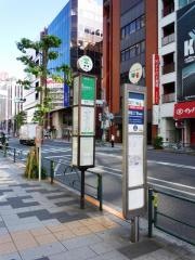 「新宿三丁目」バス停留所