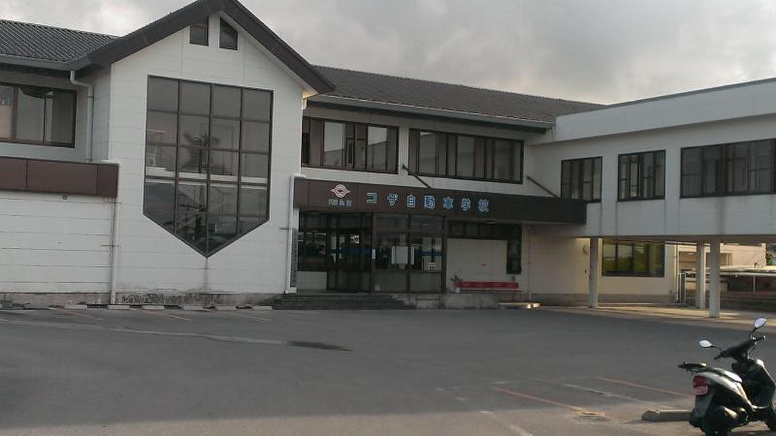 コザ 自 練