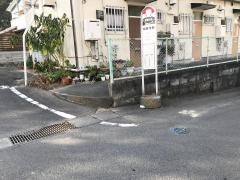 「明賢寺前」バス停留所