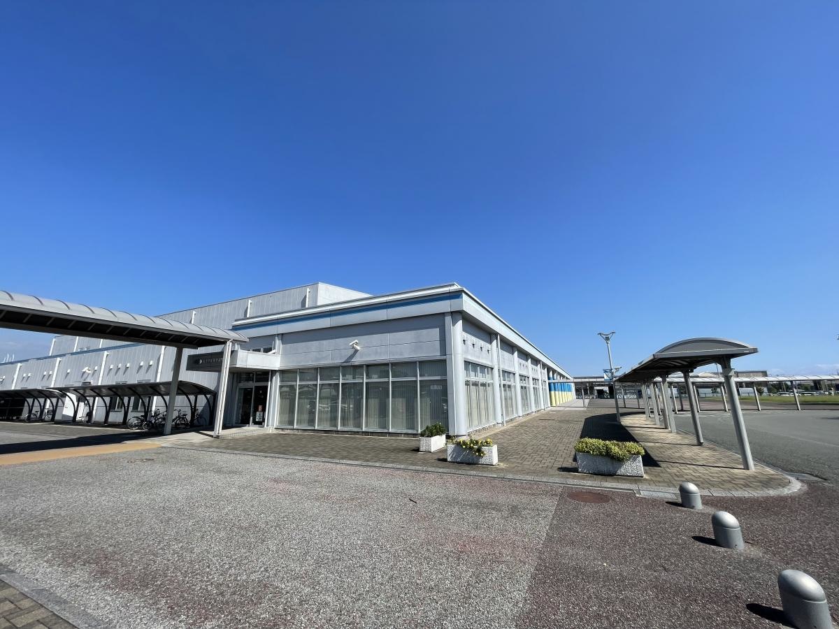 施設の入り口撮影