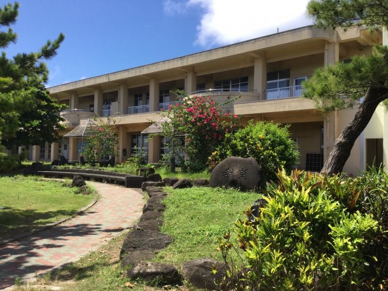 久米島西中学校 外観
