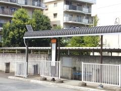 「川鶴団地」バス停留所