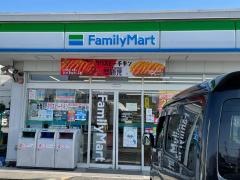 ファミリーマート　大高店