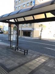 「新町銀行前」バス停留所