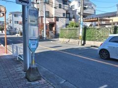 「大塚製靴前」バス停留所
