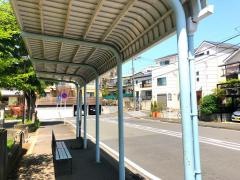 「汲沢団地」バス停留所