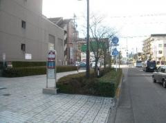 「美術館前」バス停留所