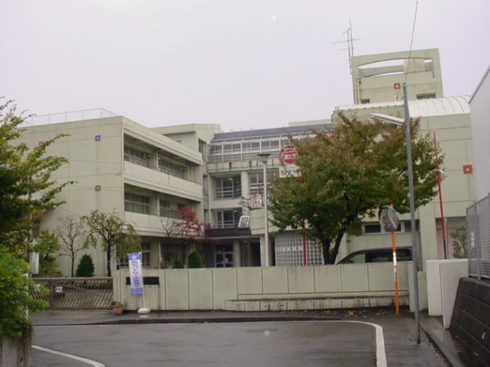 荏田 西 小学校