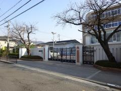 南山本小学校