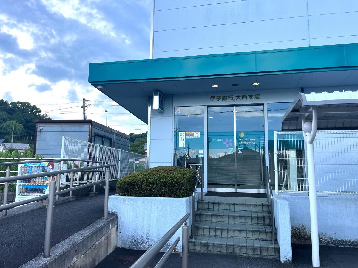 伊予銀行