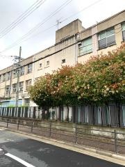 成育小学校