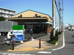 ファミリーマート　厚木岡田団地前店