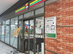 セブンイレブン　京急ＳＴ金沢八景店