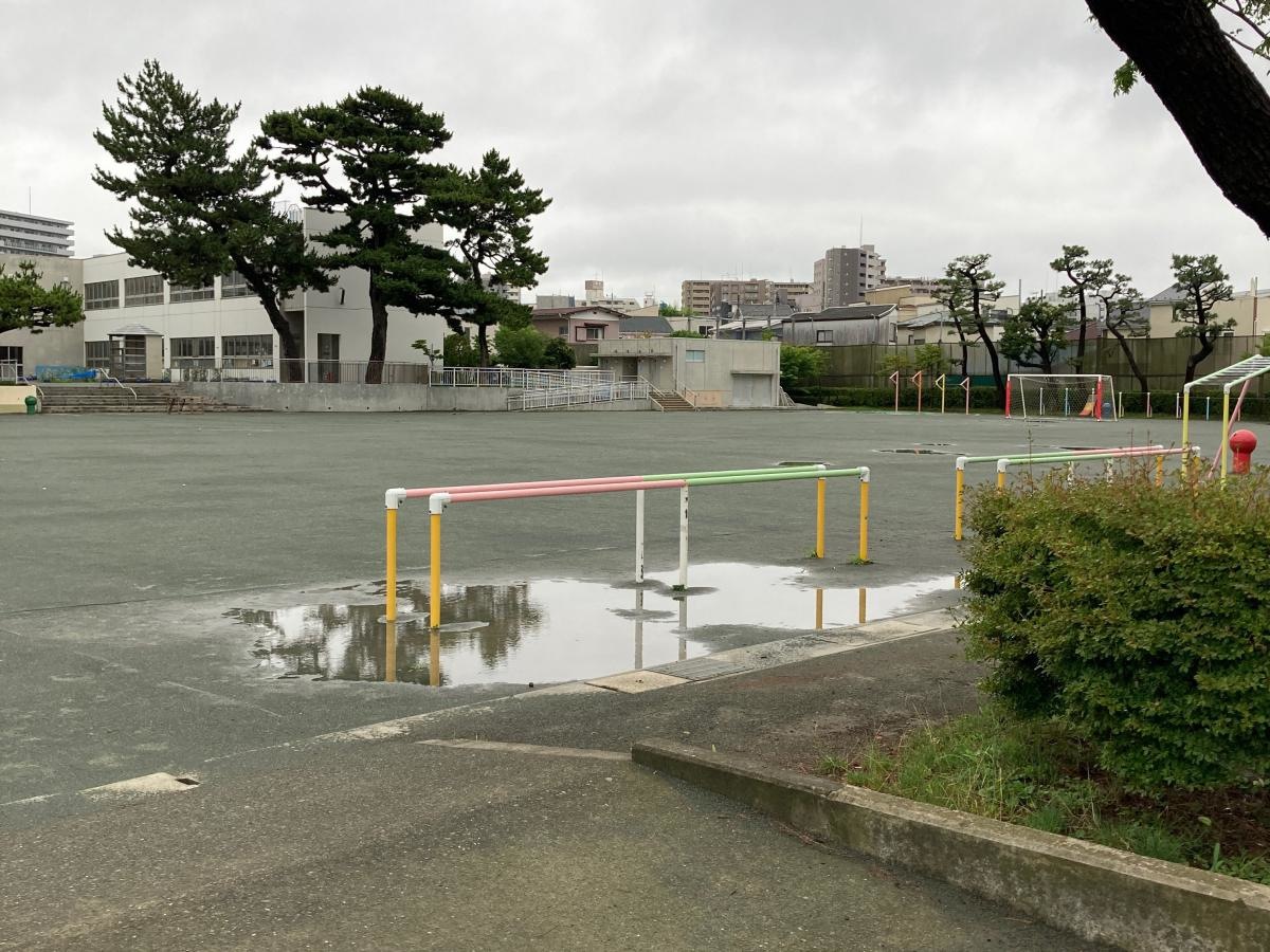 本町小学校の施設外観です。