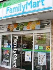 ファミリーマート　大宮中央店