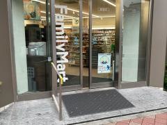 ファミリーマート　日本橋三丁目店