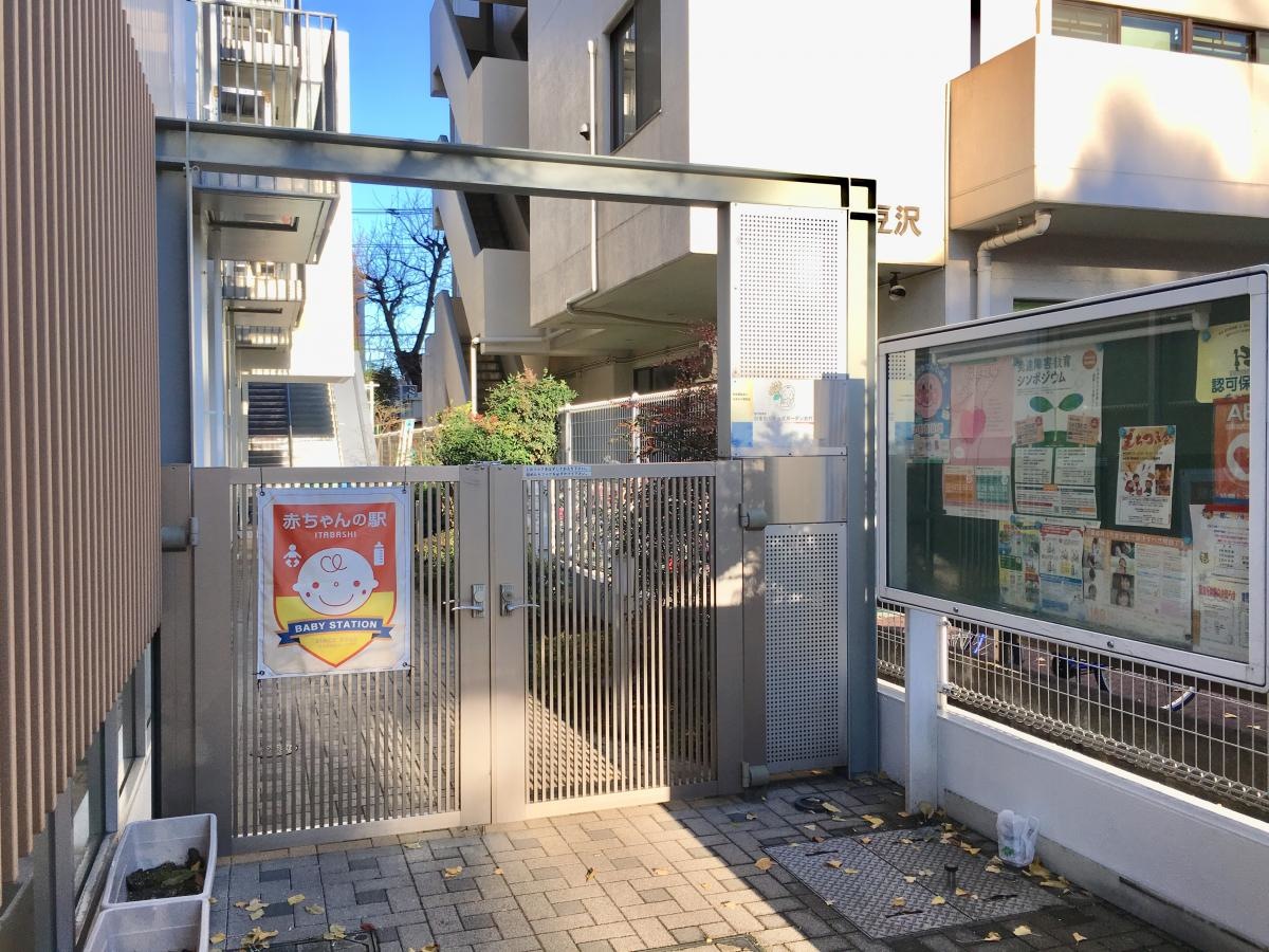ひまわりキッズガーデン志村のエントランス外観