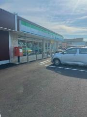 ファミリーマート　石本金山店