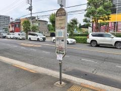 「品川通上布田」バス停留所